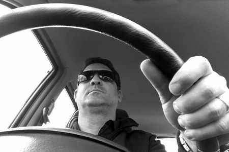 开车男图片