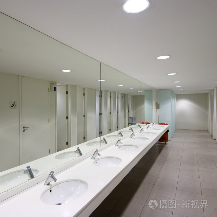  美>公用厕所,盥洗室,卫生间