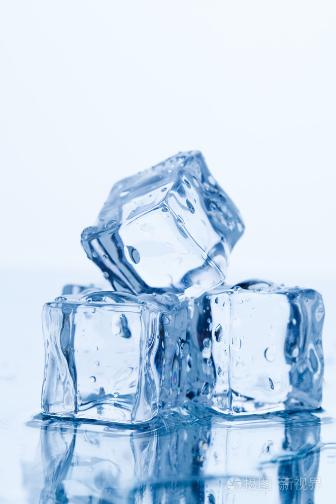 加入饮料用的小方冰块icecube的名词复数