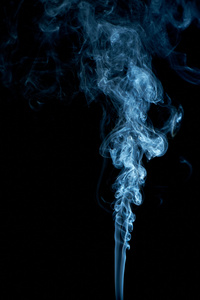 黑色的抽象蓝色烟雾
