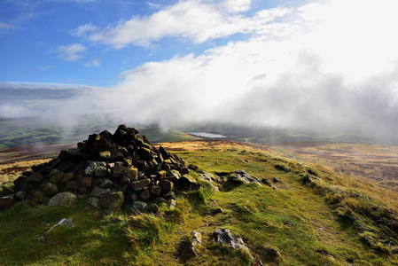 Bassenthwaite 山谷上空的低云