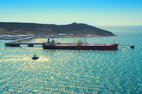 油轮装载海上港口石油