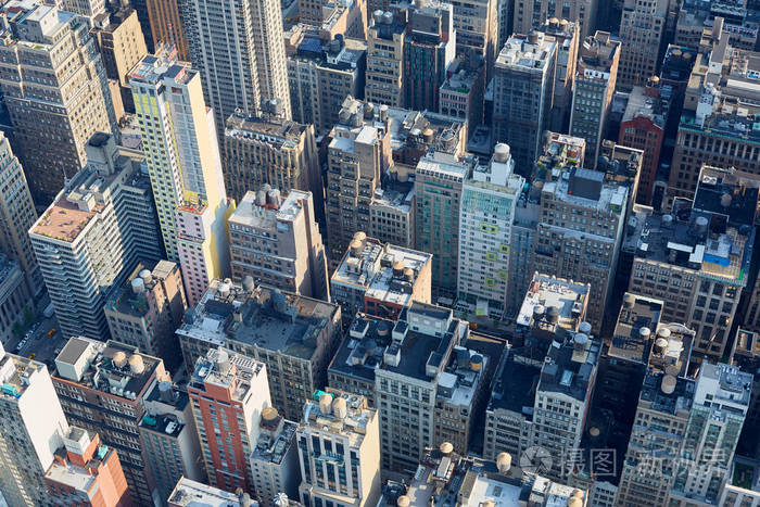 纽约市曼哈顿鸟瞰与摩天大楼和屋顶顶部