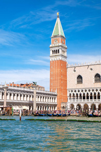 从威尼斯大运河看到的圣马克广场