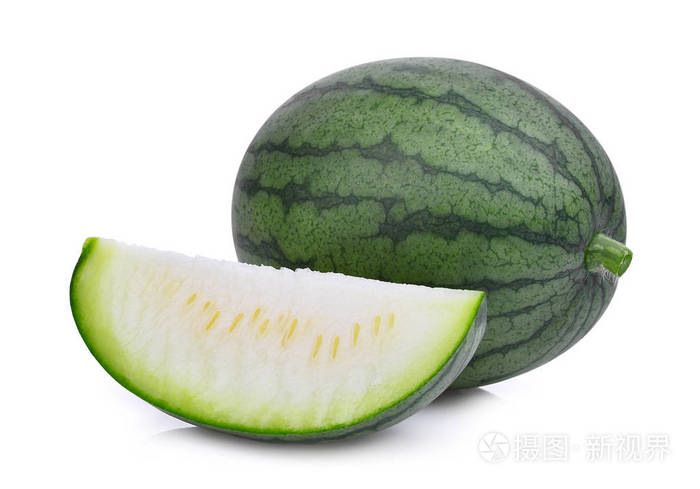 年轻的小西瓜片孤立的白色背景上
