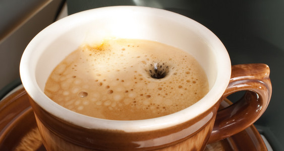 意大利特浓咖啡浓咖啡,蒸馏咖啡(让蒸汽或开水通过磨碎的咖啡豆制成的