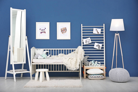 婴儿卧室与动物图片图片