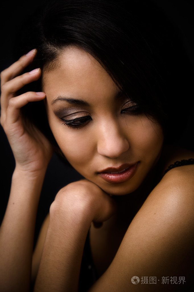 美丽性感的非裔美国女人