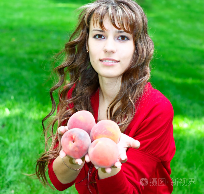 可爱的女孩桃子