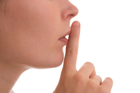 沉默,无言,无表示,无声,沉静,肃静,寂静,缄默 无音信,失去联系,忘却