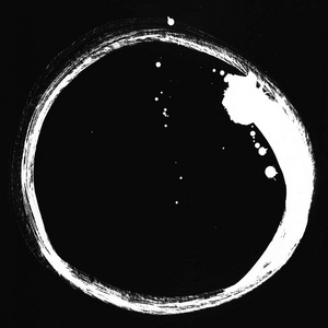 黑色画笔描边, 以圆圈的形式.水墨素描创作中的手绘技法照片