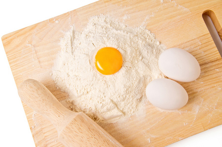 用鸡蛋面粉和木板维持生命