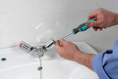 修理水龙头图片