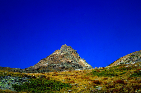 山，山岳 mountain的名词复数  山脉 群山