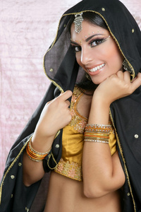 美丽的印度黑发传统时尚风格