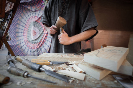 木工匠与工作的各种手工具