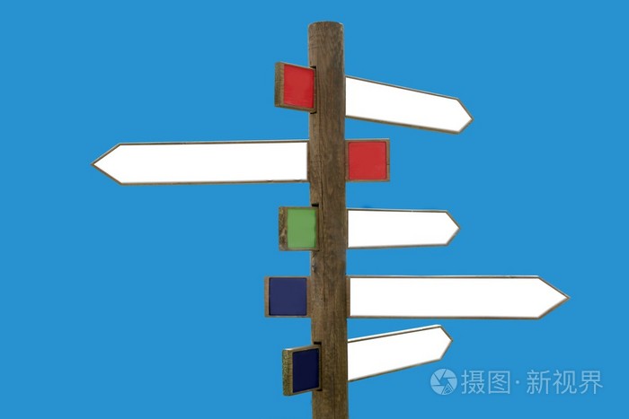 十字路口木制方向箭头标志