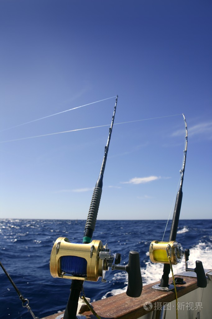 钓鱼船钓大鱼在咸水中