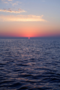 在地中海海上日出