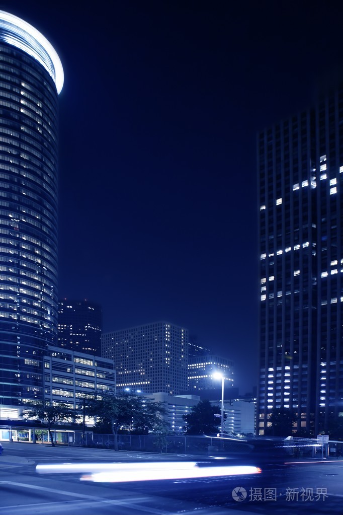 蓝蓝的夜城市灯光和在休斯敦的建筑物照片-正版商用图片02i14x-摄图新