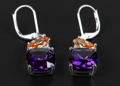 紫色宝石耳环