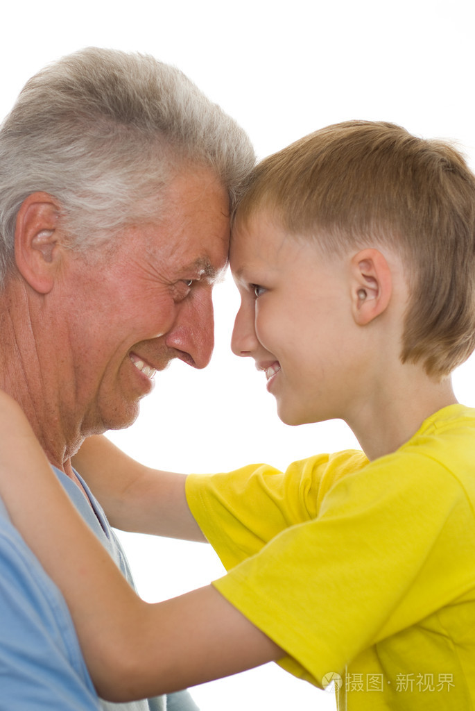 爷爷养他的孙子照片-正版商用图片02i7ux-摄图新视界