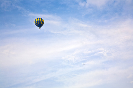 热气球与飞机