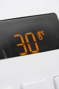 家用电器指示器显示, 读数为30摄氏度