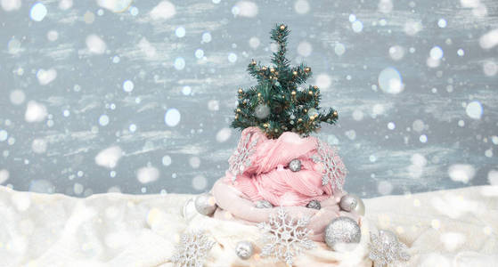 横幅装饰圣诞树在锅