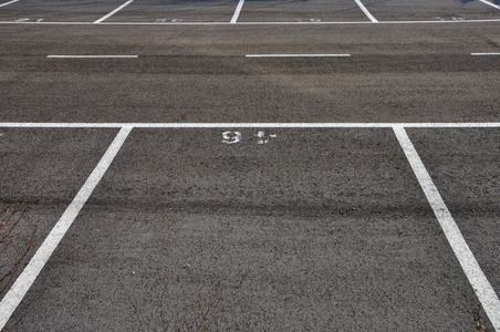 分界线沥青路面停车场图片