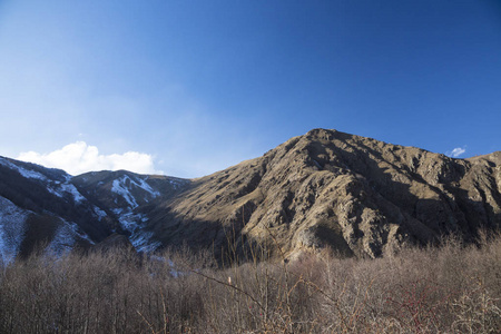 山风景。美丽的岩石景观, 风景如画的峡谷, 野生北高加索的性质