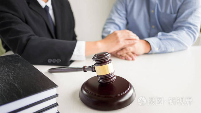 法律在背景律师事务所的律师意见的法官木槌照片 正版商用图片02j47l 摄图新视界 法律在背景律师事务所的律师意见的法官木槌照片 正版商用图片02j47l 摄图新视界