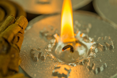 燃烧的蜡烛圣诞主题与配件