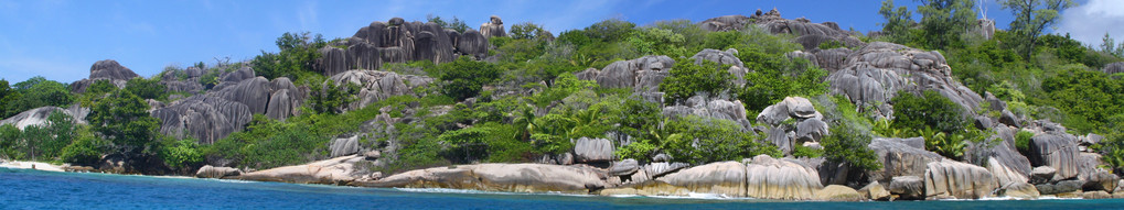 印度洋塞舌尔群岛上的一个天堂岛