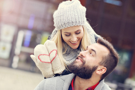 约会的惊喜图片