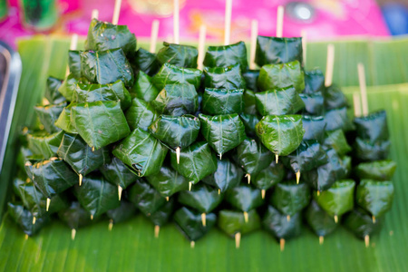 泰国小吃槟榔叶串图片