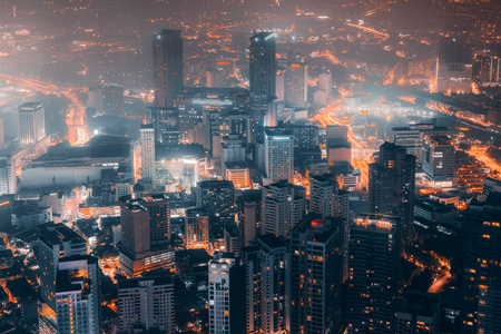 商业摩天大楼的夜晚市中心的背景。鸟瞰马来西亚吉隆坡城市