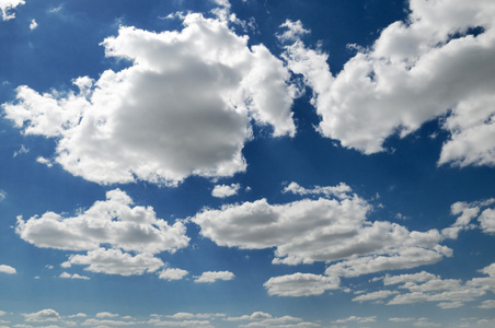 云( cloud的名词复数 ) 团 群 造成不愉快或不明朗的事物照片