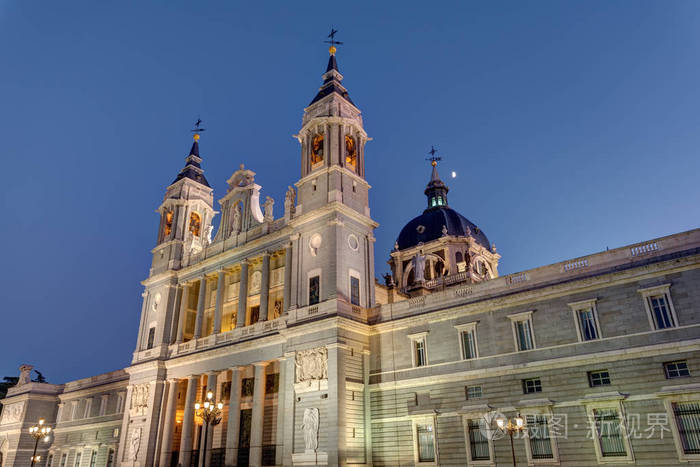 马德里的阿尔穆德纳大教堂