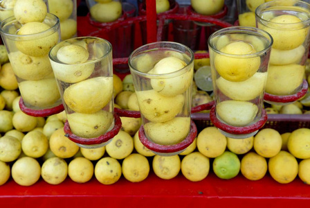 与柠檬水, 食品市场的摊位