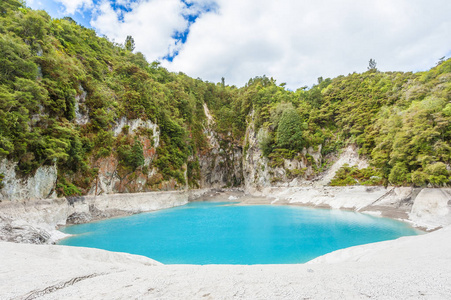 地狱火山口湖