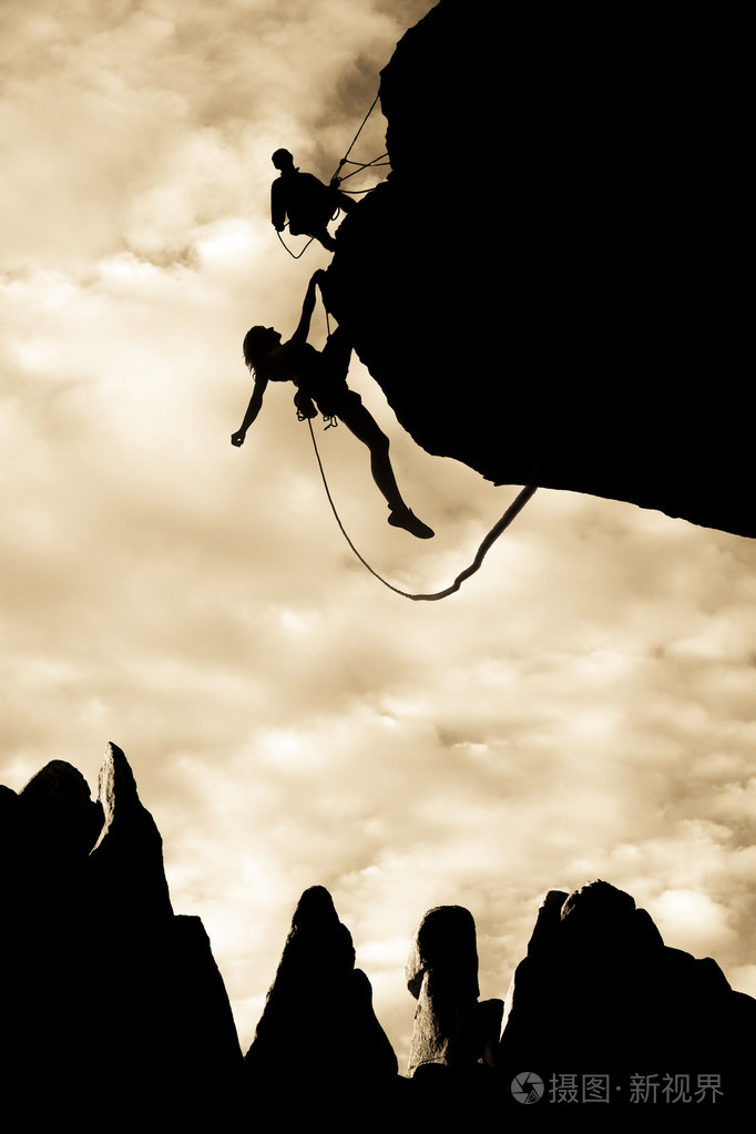 登山队在山顶上