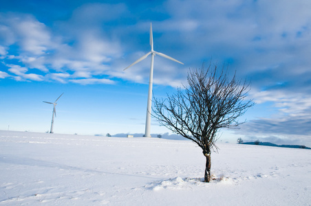 冬季景观风力涡轮机