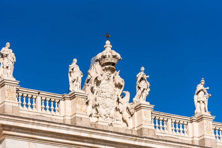 西班牙马德里皇家宫殿大厦的正面。文本的复制空间