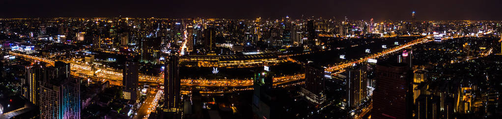 夜间建筑或城市鸟瞰图图片