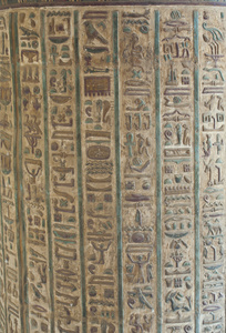 埃及神庙墙上的象形文字雕刻