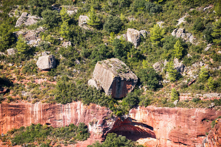 塔拉戈纳加泰罗尼亚草原的岩石景观