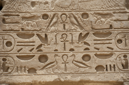 埃及象形文字庙墙上