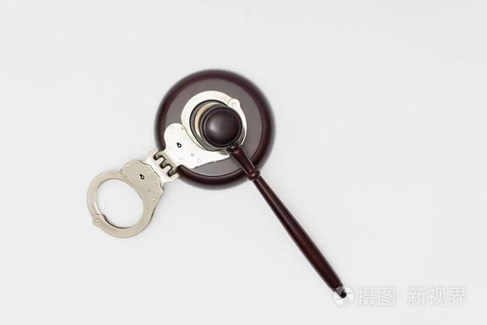 裁判槌和手铐 法律概念照片照片 正版商用图片02l32a 摄图新视界