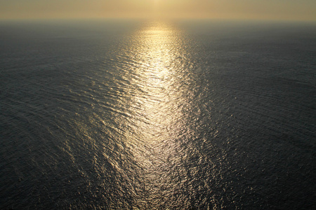 海上日出